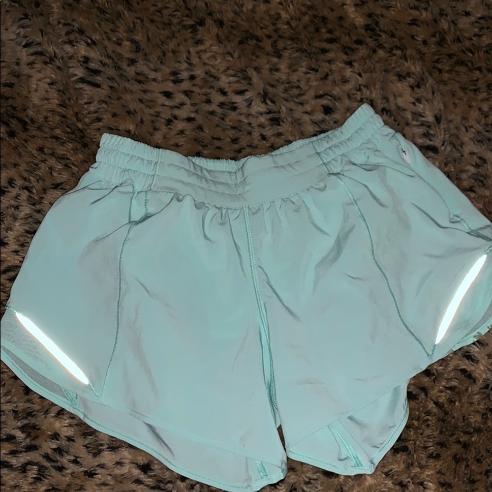 Lulu Lemon turquoise Hotty Hot Short ll “long 4”